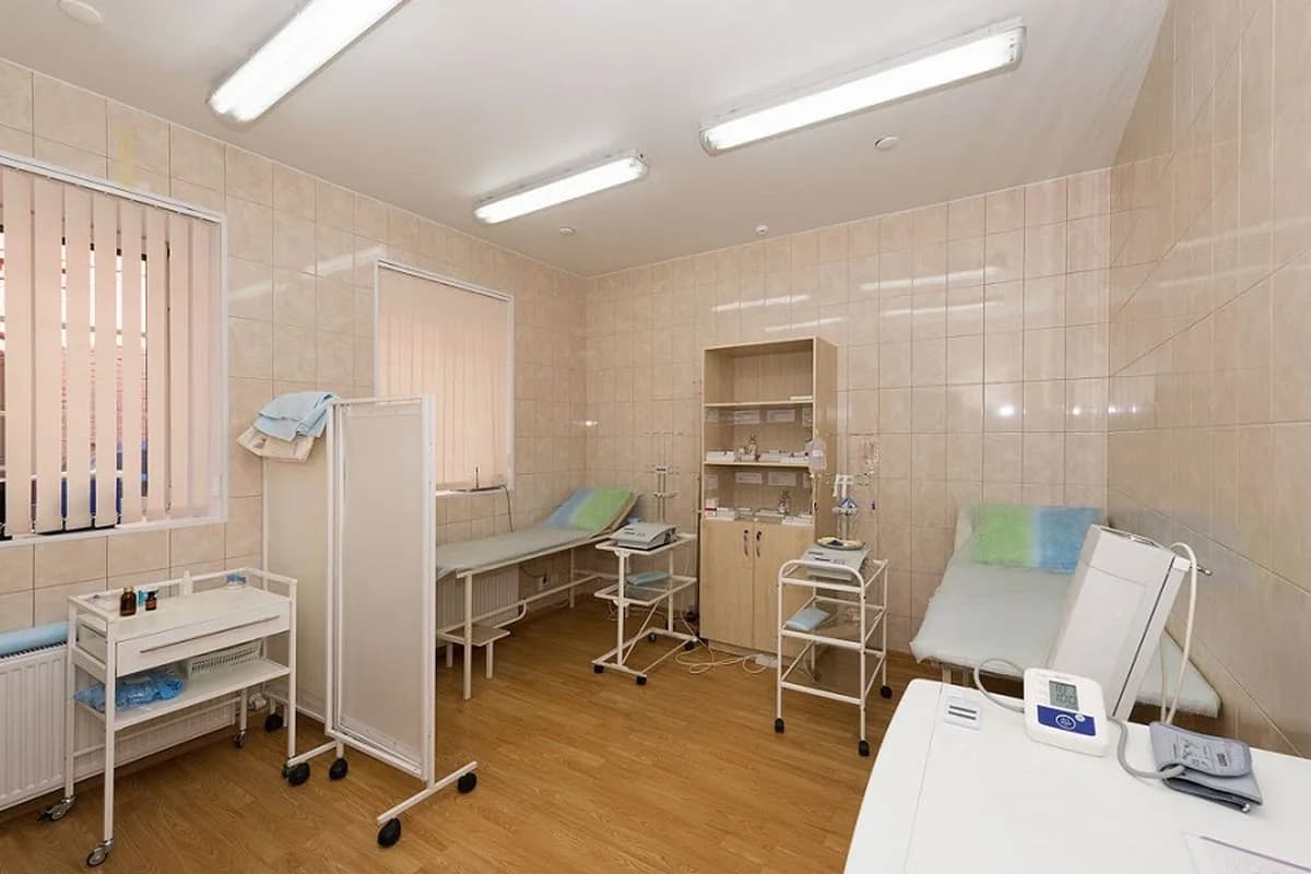 Процедурный кабинет с медицинским оборудованием